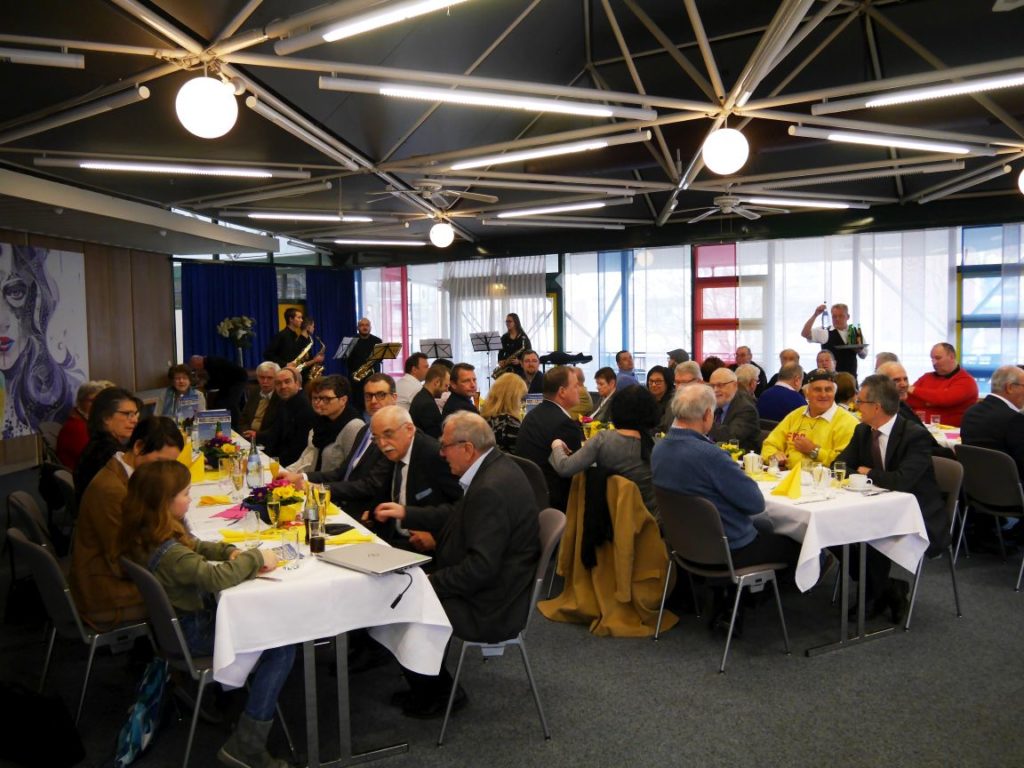 FDP Neureut Mitglieder in der Rheinstube der Badnerlandhalle Neureut